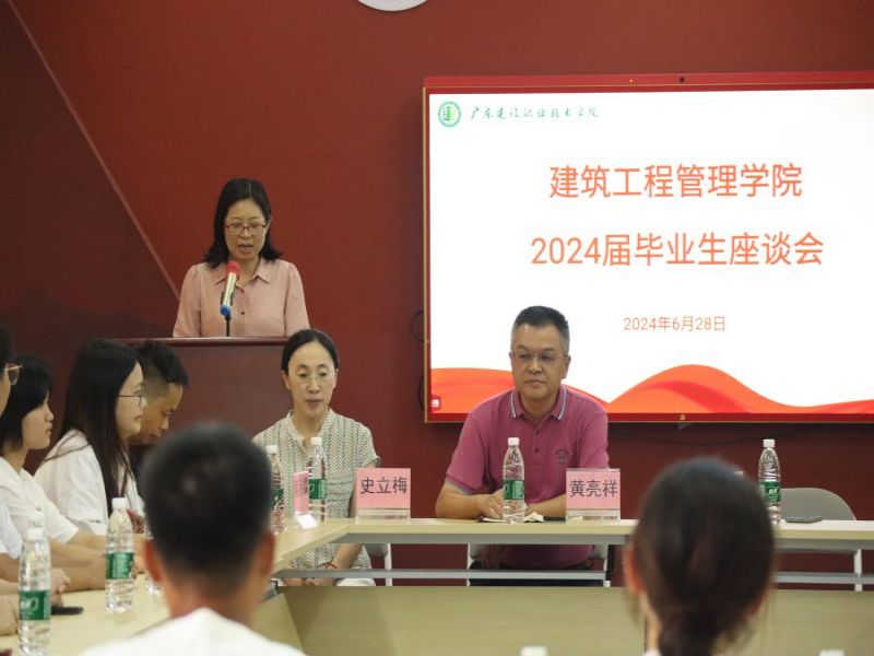 1 学院院长章鸿雁寄语毕业生.jpg