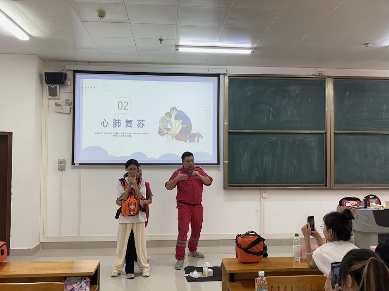 2 现场急救演示.jpg